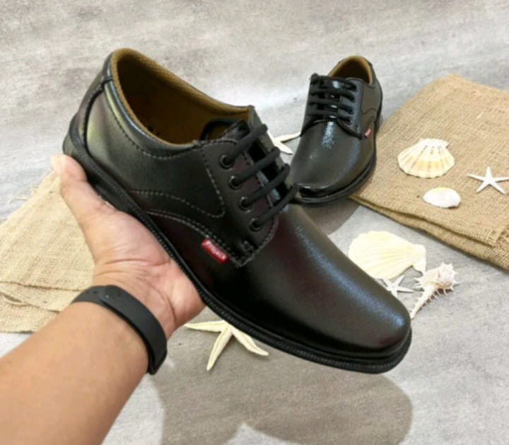 Sepatu pantofel kulit tali pria